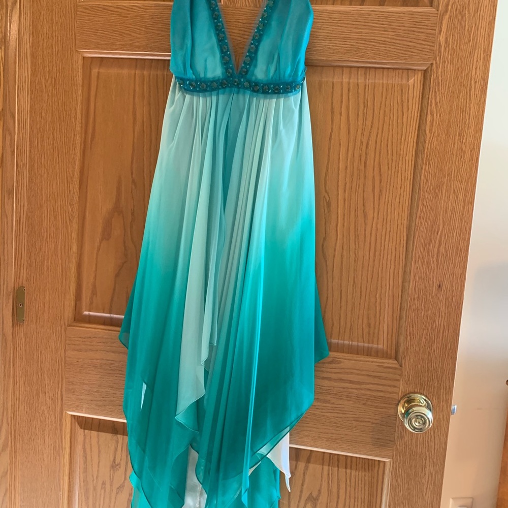 New w/out tags Green BCBG Scallop Hem Halter Dress